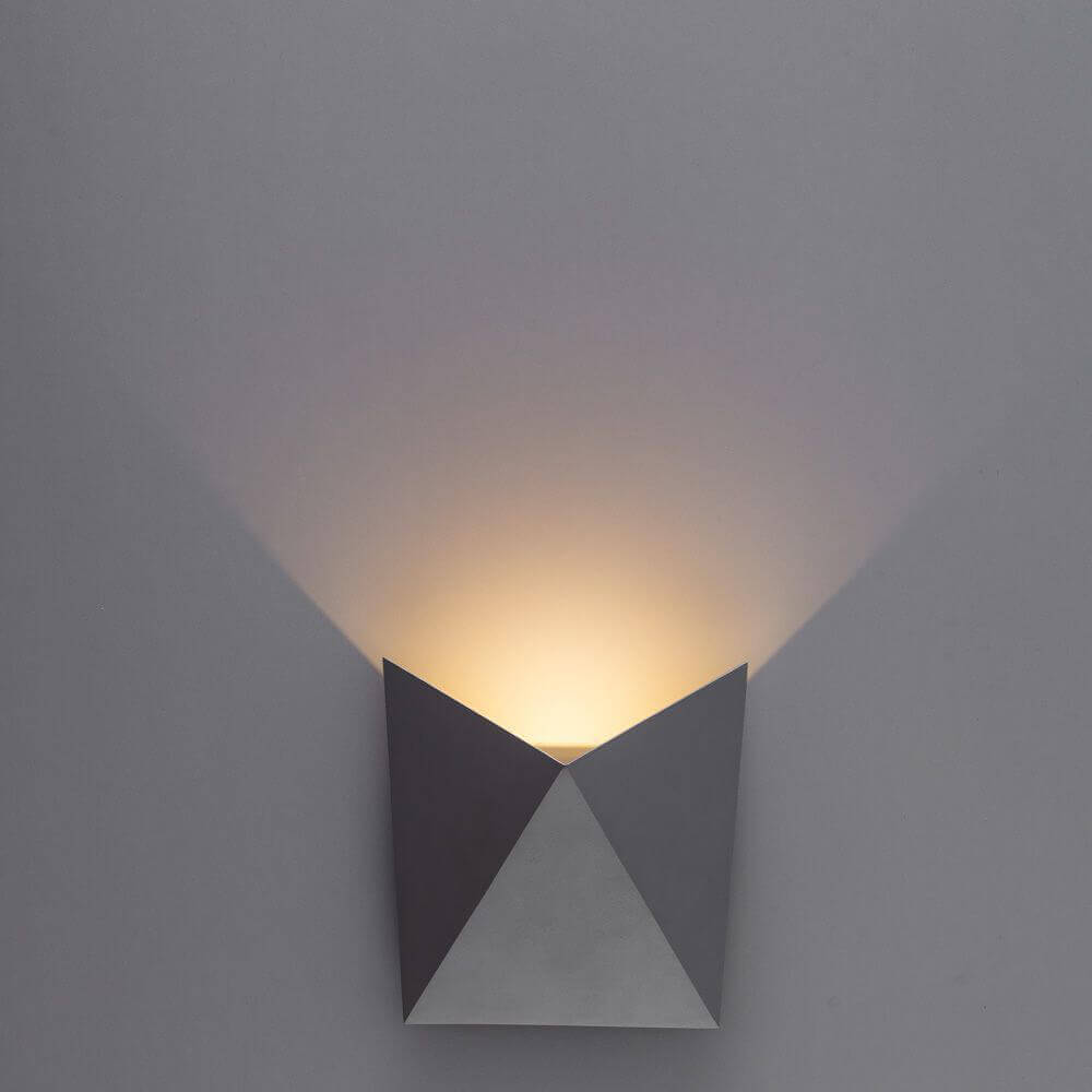 nastennyy-svetodiodnyy-svetilnik-arte-lamp-busta-a1609ap-1gy-1.jpg